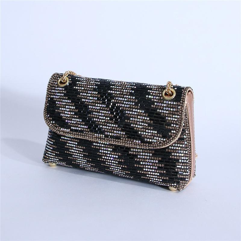 Fashion diamond-encrusted shoulder bag, new hand-held small square bag, banquet and dinner bag.