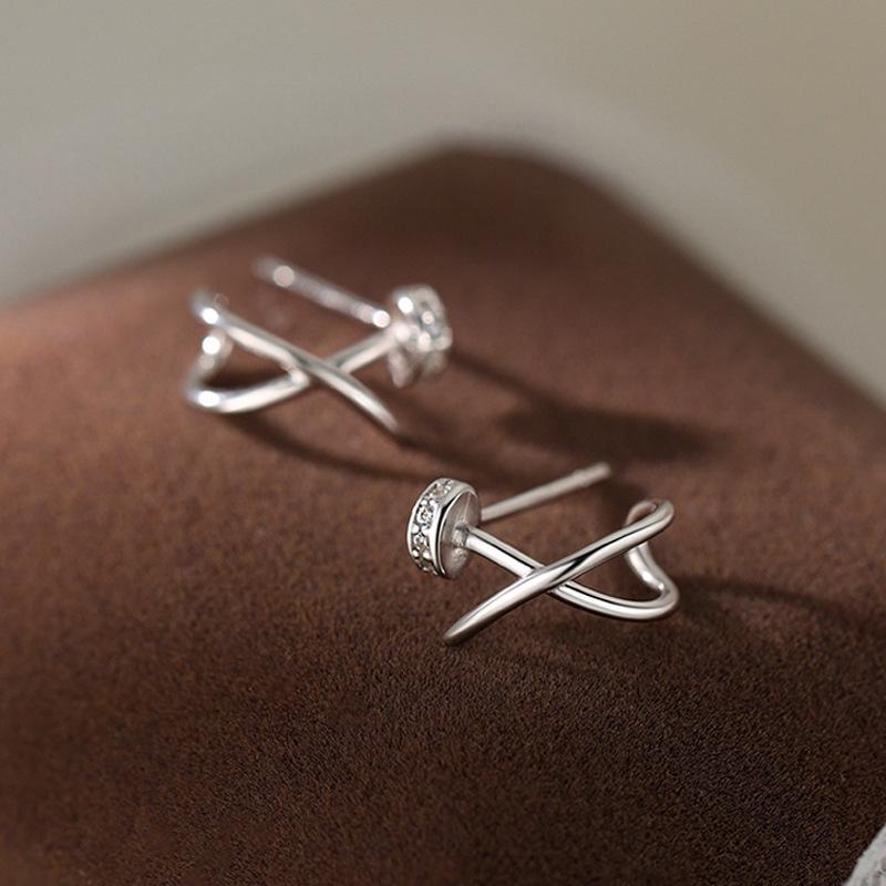 Pendientes chapados en plata S925 con tornillos en forma de cruz de circonita, pendientes con diseño de personalidad única, sencillos y de gran sentido, con forma de clavo geométrico