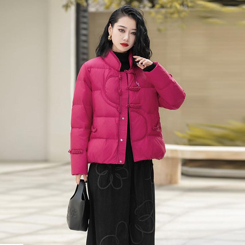 Guofeng Schnalle kurze Daunenjacke Damen 2025 Winter neue Mode Stehkragen Retro warm weiß Entendaunenjacke Tide