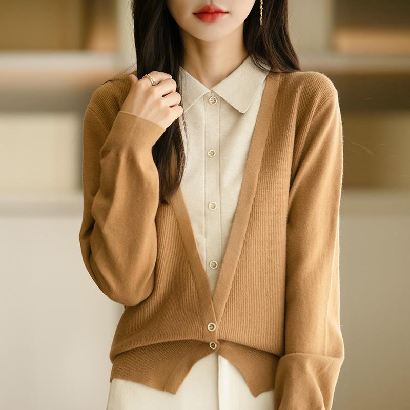 

Женский вязаный костюм-двойка свитер весна/осень 2025: Нежный, расслабленный стиль с колор-блоком и отложным воротником Large