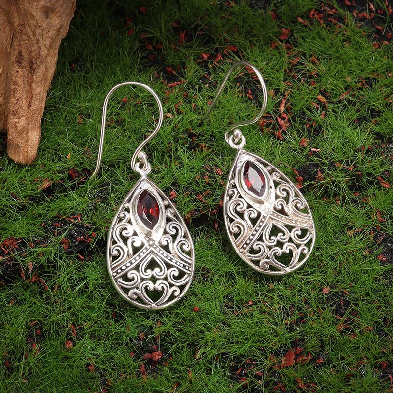 Retro Fashion Red Zircon Earrings for Women Classic Drop Shape Exquisite Elegant Jewelry Accessories Gift