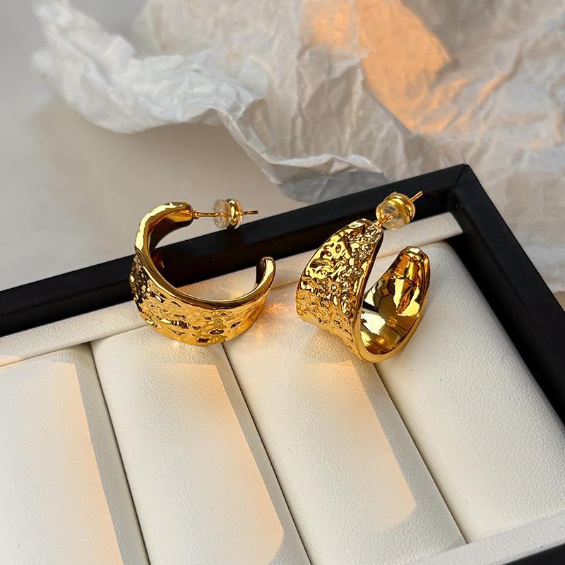 

Позолоченные серьги в форме буквы С: Элегантный, стильный и идеальный для европейской и американской моды. RF562 золотой