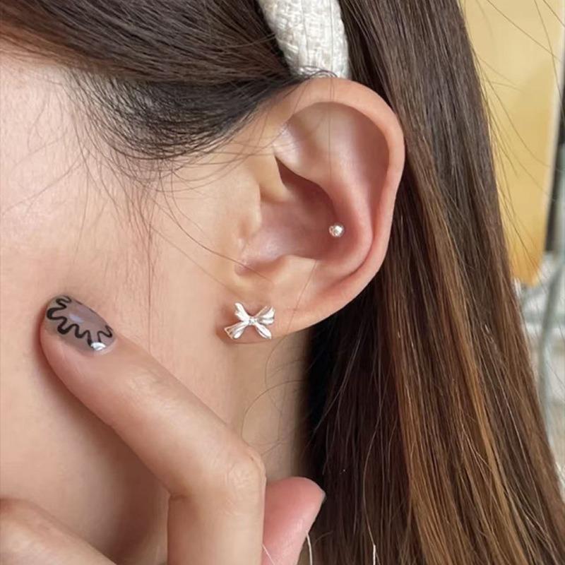 Raising Ear Holes, Small Stud Earrings for Women, Simple, Sweet, Small and Fresh Earrings, Niche Design, Versatile Earrings