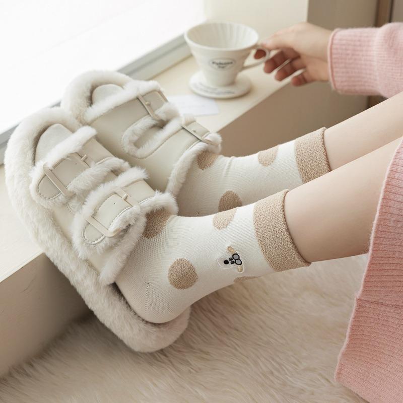 Autumn and Winter Three-dimensional Polka Dot Cute Cartoon Versatile Mid-calf Socks, Plush Polka Dot Women's Socks