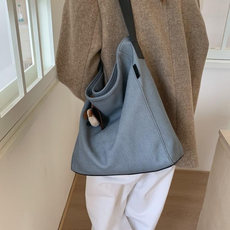 

Women s bag, large-capacity fashionable and simple casual bag, new contrasting color bag, shoulder underarm bag, tote bag. синій