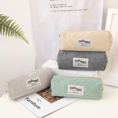 Estuche de pana con diseño de tiburón pequeño para lápices, bonito estuche para bolígrafos con bordado, regalo para niñas y niños, organizador de papelería para la escuela y la oficina