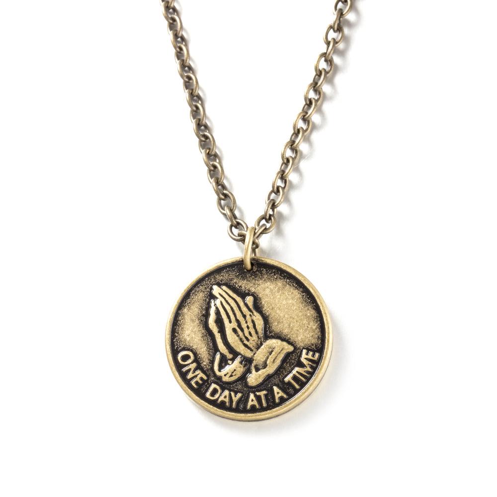 

Ожерелье «Молящиеся руки» Ван Ибо: Унисекс Хип-хоп Подвеска и Цепочка для свитера античный бронзовый