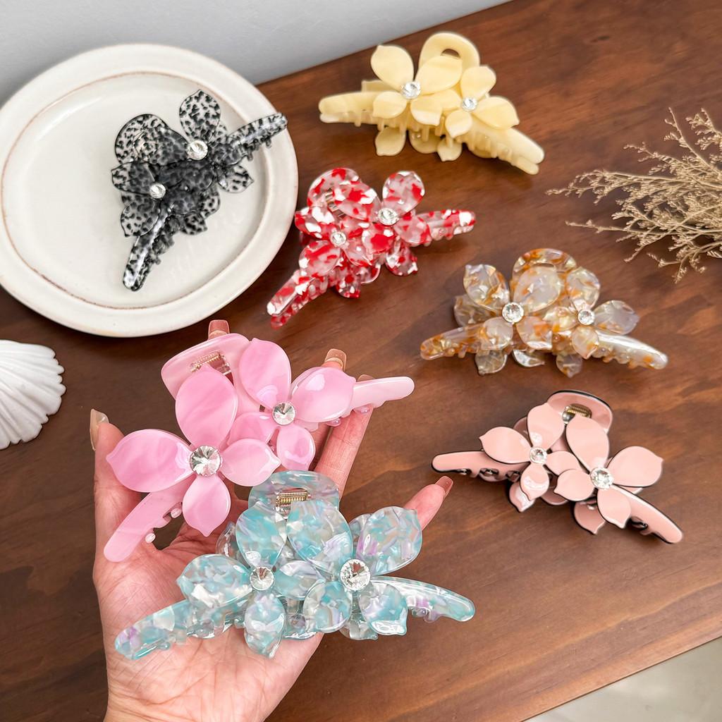 Elegant Oversized Floral Acetate Hair Claw Clip For Sophisticated Women In Spring 2024