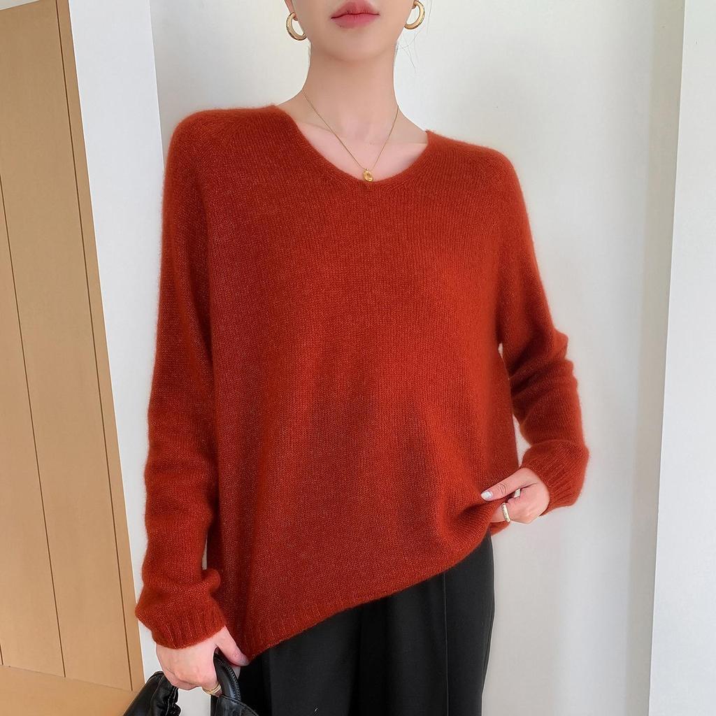 Mulberry Silk V-neck Sweater: Soft, Lightweight Velvet Knit, Women's Loose Fit for Autumn/Winter.
