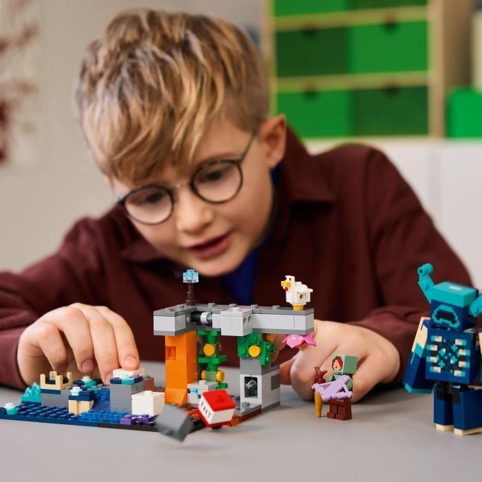 LEGO Minecraft 21274 Set Setkání s Wardenem - Sběratelská hračka pro chlapce od 7 let