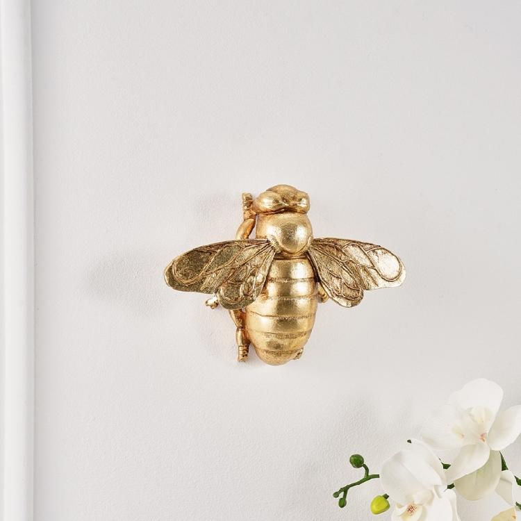 Resin Golden Bees Sculpture Hanging Animal Statue Ornament Adornment For Wall Display Housewarmings And Holiday Gift
