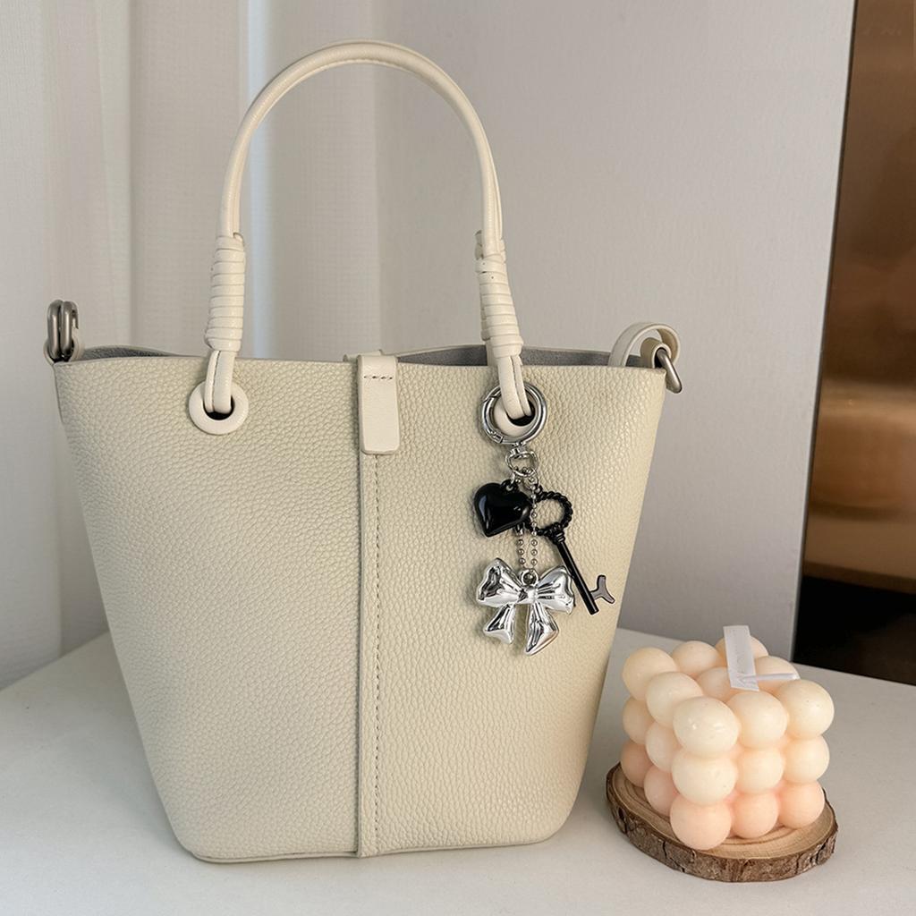 Fashion Heart Shaped Bowknot Charm Sophisticated Heart Bowknot Keyrings Charm Accessory for Modern Women's Handbags