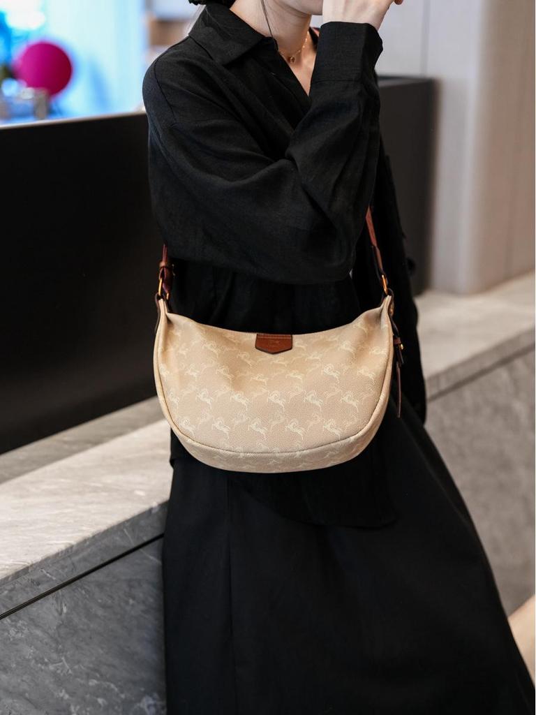 High-Capacity Women's Crossbody Dumpling Bag 2025: Versatile & Stylish Quality Design