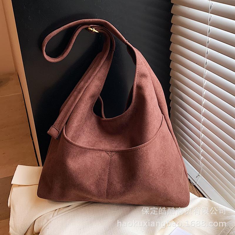 Frosted retro bag women's large-capacity 2025 new autumn and winter shoulder child and mother bag texture commuter tote bag