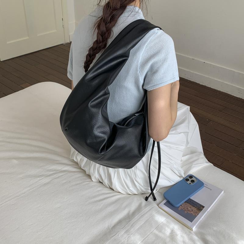 Fashionable Single-shoulder Bag - Niche Design for Commuting Handbag with Shoulder Strap and Crossbody Strap