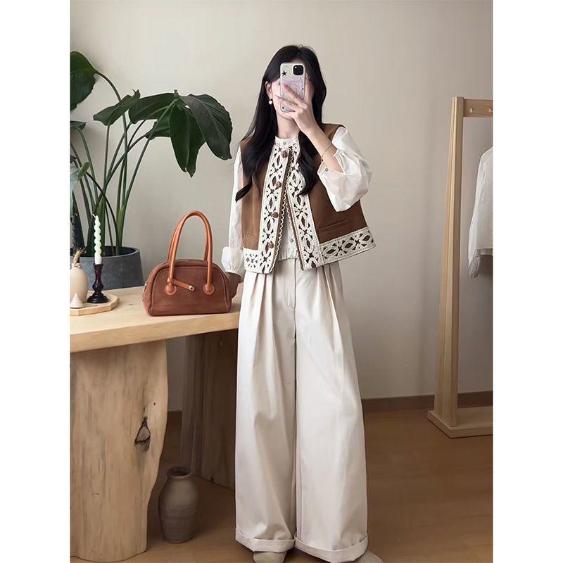 Koreanischer Frühlingsstil: Braune Weste, Langarmhemd, High-Waist Weitbeinige Hose Set
