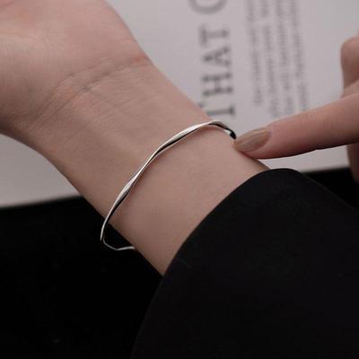925 Sterling Silber Möbius Schleife Offener Armreif Damenarmband - Junges, Leichter Luxus Design