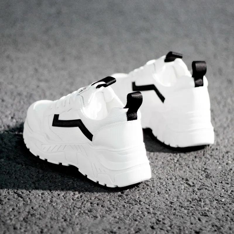 

Маленькі білі туфлі Жіночі 2022 Весна та осінь Нова корейська версія Модні жіночі літні дихаючі сітчасті кросівки Dad Shoes Trend 38 чорний