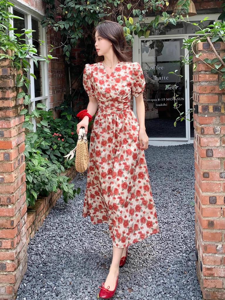 French retro red V-neck floral dress women's summer new temperament age-reducing foreign style waist and thin dress