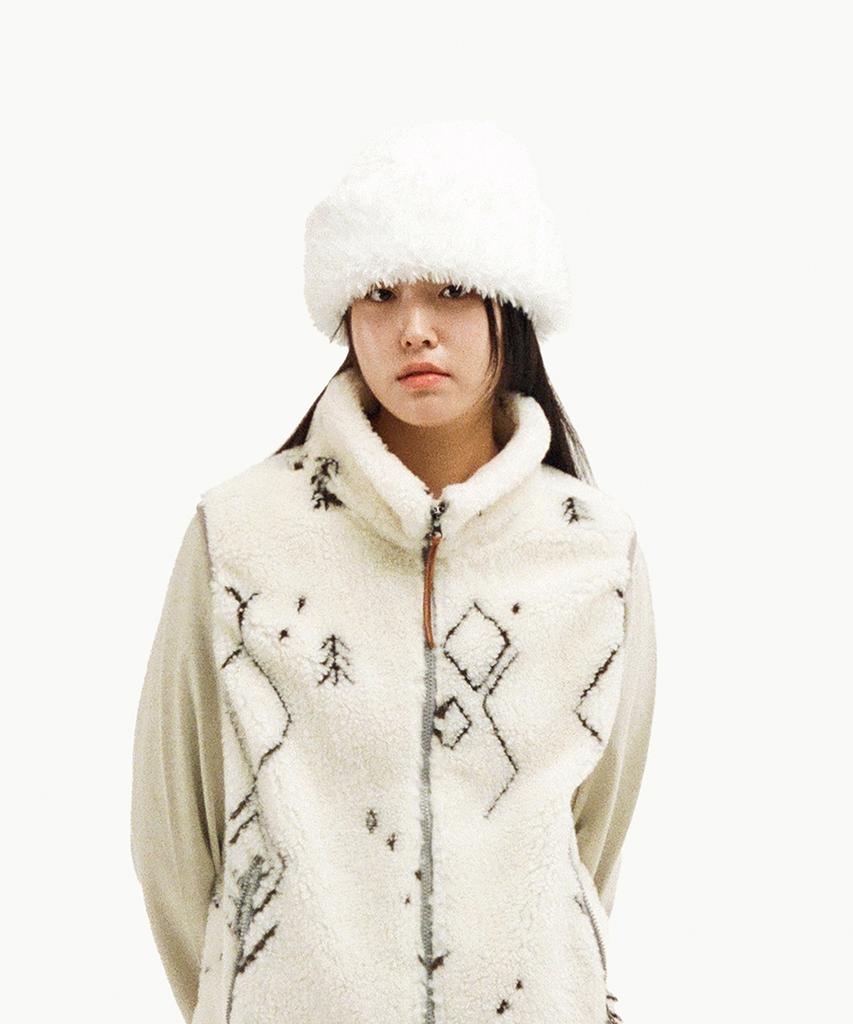 Sseonegteu Fluffy Beanie - White