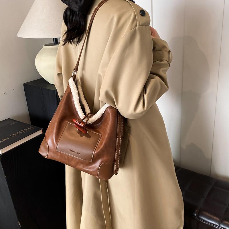 2025 new splicing hair bag women's niche design high-end underarm bag retro tote bag shoulder bag