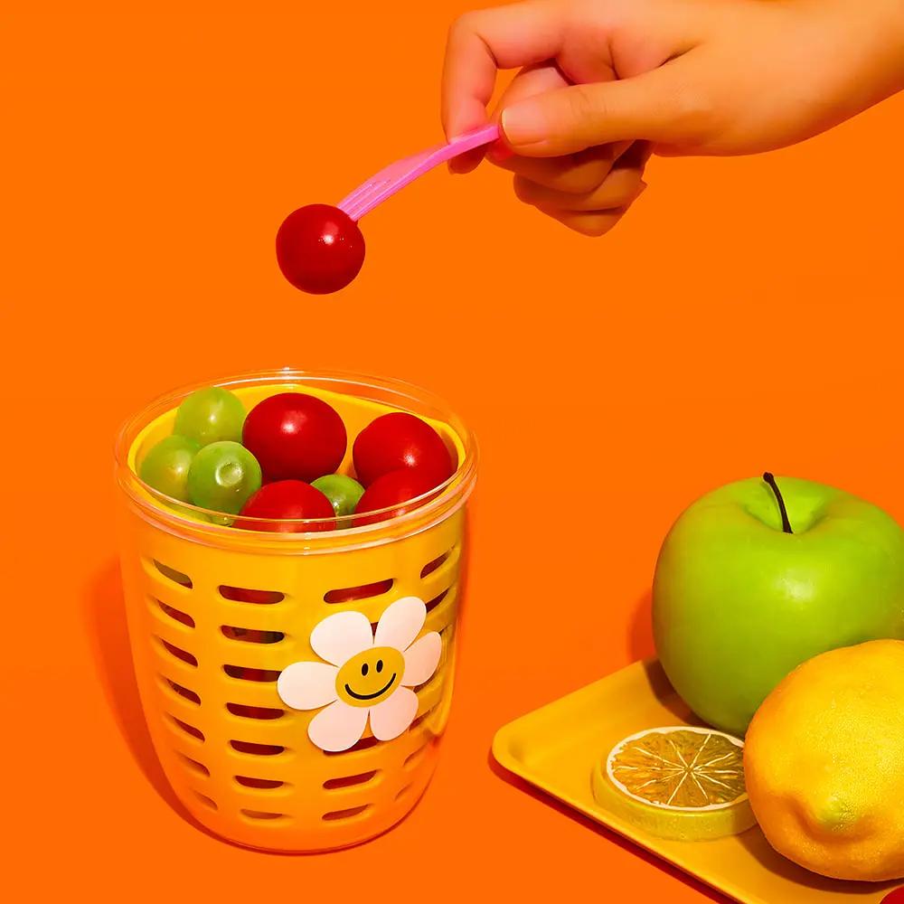 WIGGLE WIGGLE Fruit Pot Portable Fruit Container with Built-in Fork