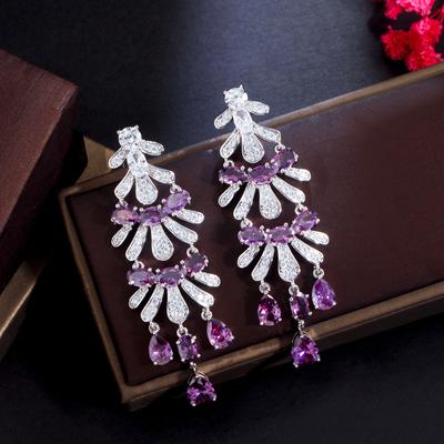 Lichte Luxe Celebrity Stijl High-End Oorbellen, Licht Ingezette Zirkonia Lange Waterdruppel Oorbellen.