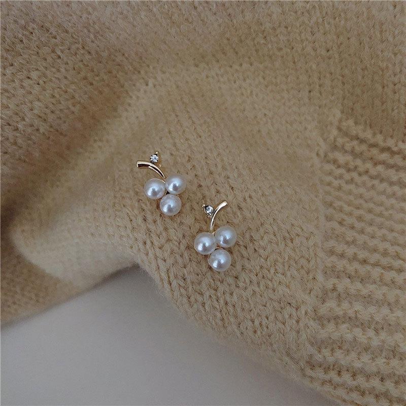 

Французские легкие роскошные простые серьги с маленьким жемчугом и виноградной лозой