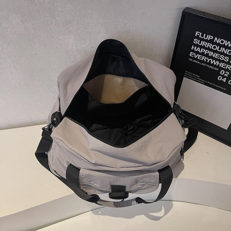 Fashionable Travel Duffel Bag with Adjustable Strap Multiple Pockets Large Capacity Weekend Carry On Bag