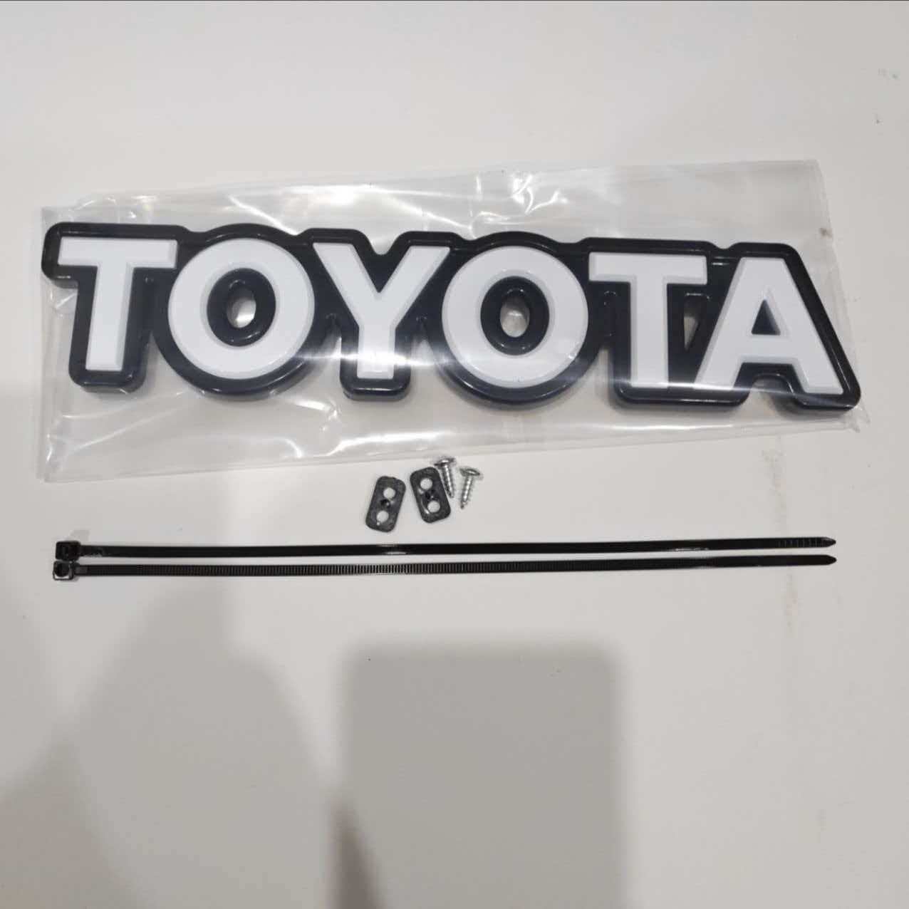 Toyota Front Grille Front Bumper Retro Grille Emblem WILANDA/RAV4/Highlander/RAV4 Letter Emblem 35.7x7.5cm