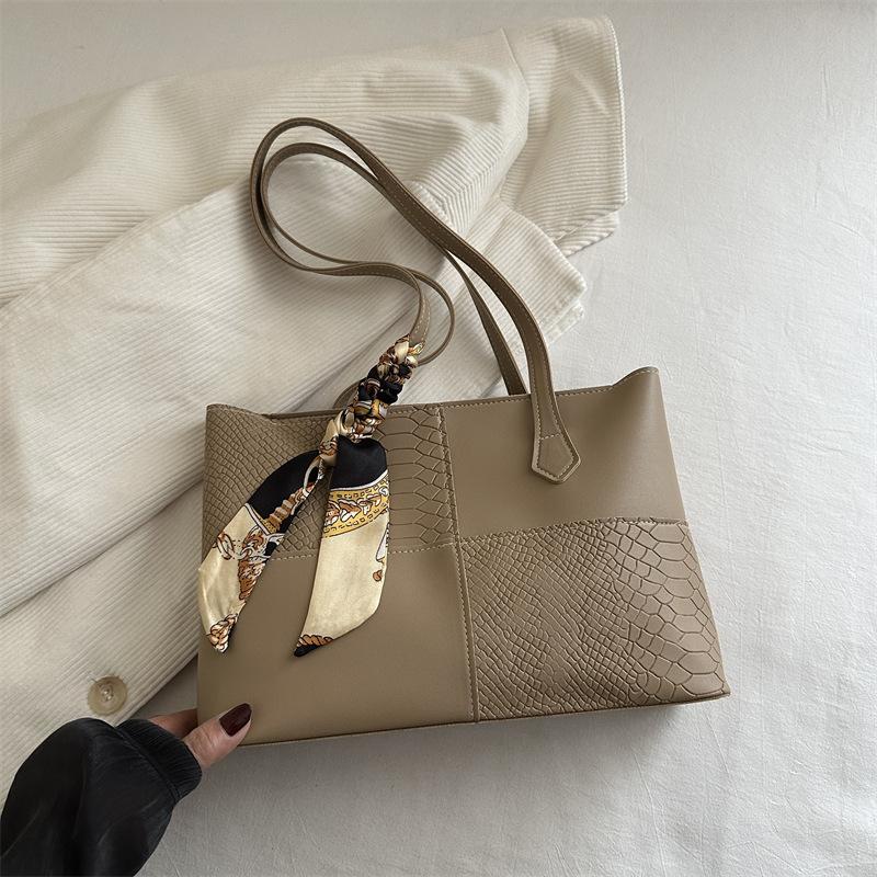 2025 Spring and Summer New Fashionable Underarm Women's Bags New Trendy Shoulder Bags Fashionable Large-capacity Tote Bags Fashionable