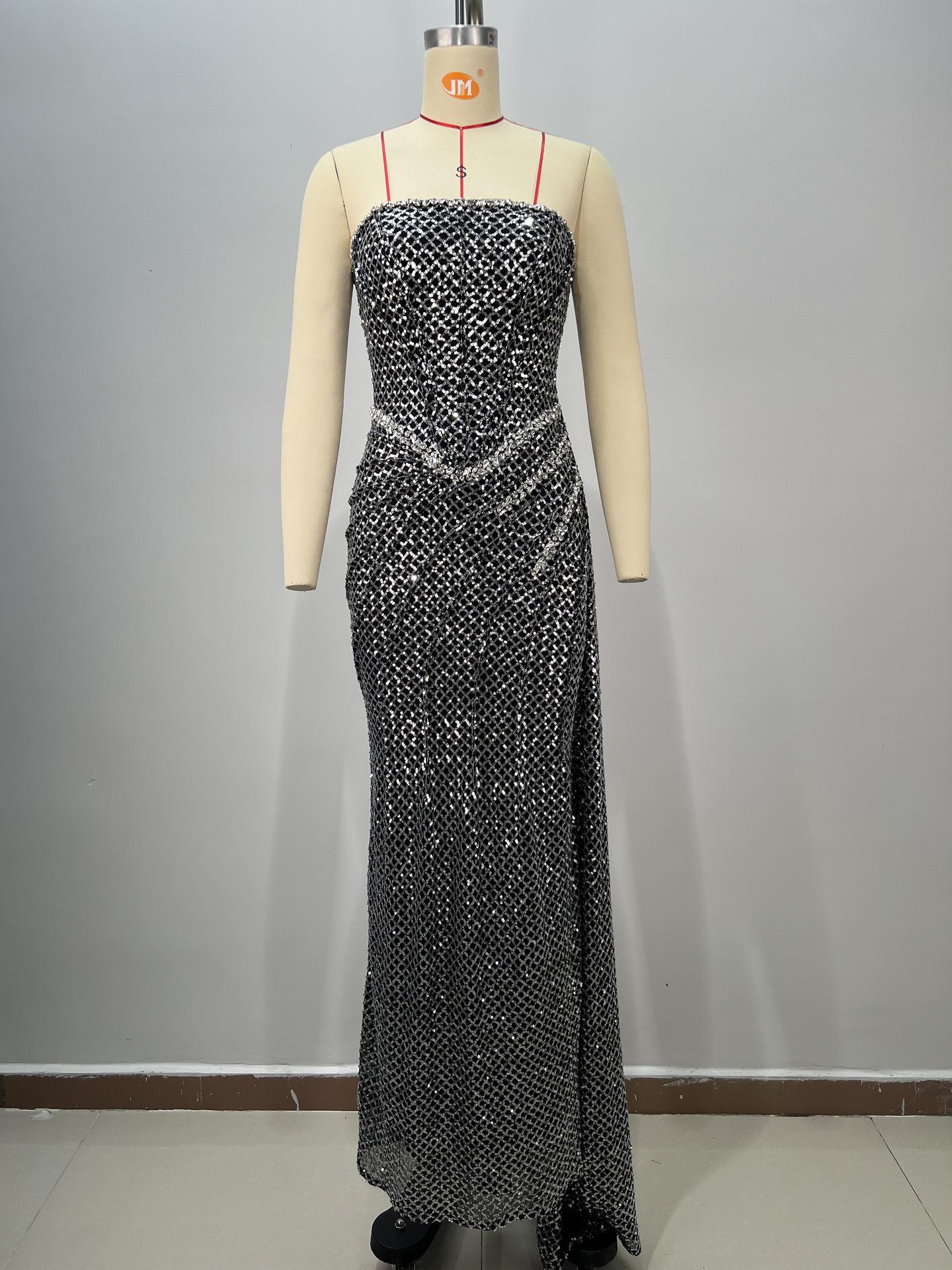 

Серебристое вечернее платье-бодикон без бретелей с пайетками и плиссировкой Small чёрный