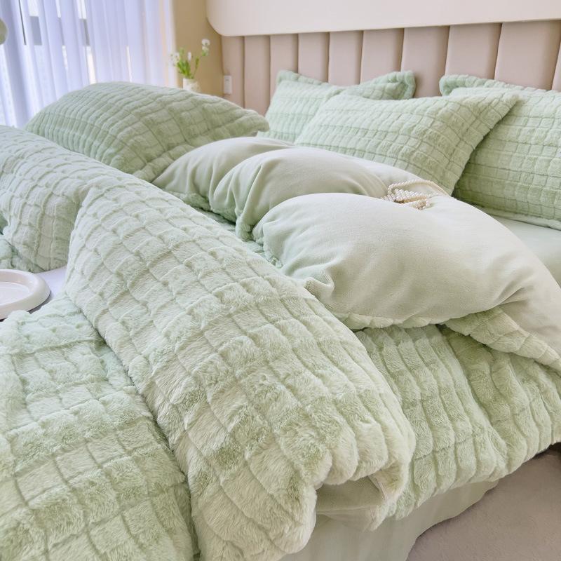 Rabbit Fleece Four-Piece Set, Thickened Milk Fleece Bed Sheet, Coral Fleece Quilt Cover, Three-Piece Flannel Bed Hat On The Bed