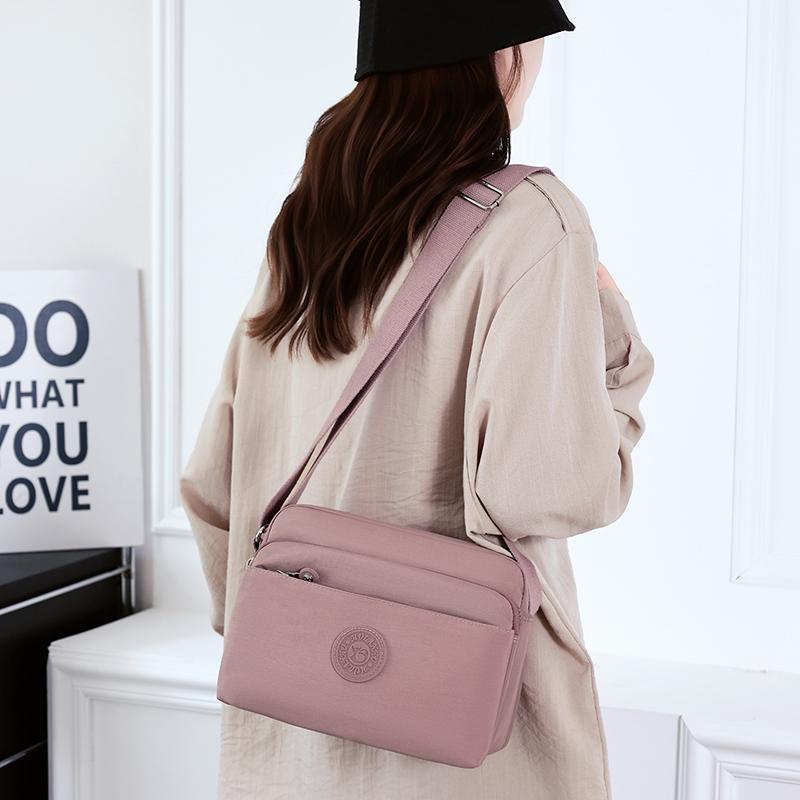 Geantă de umăr pentru mamă de vârstă mijlocie, geantă ușoară cu compartimente multiple pentru femei, geantă crossbody din nailon