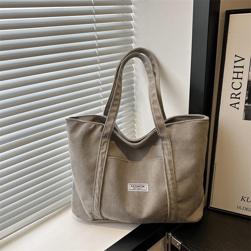 Casual simple portable tote bag women's autumn new largecapacity shoulder bag commuter casual armpit bag