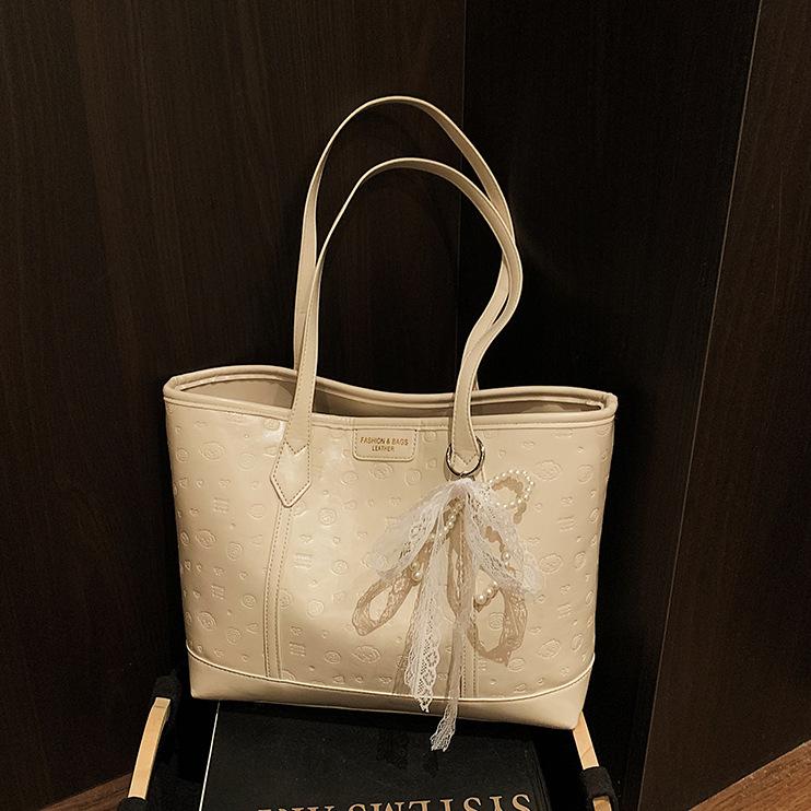 

Large-capacity commuter bag women s new fashion shoulder underarm bag student class leisure tote bag