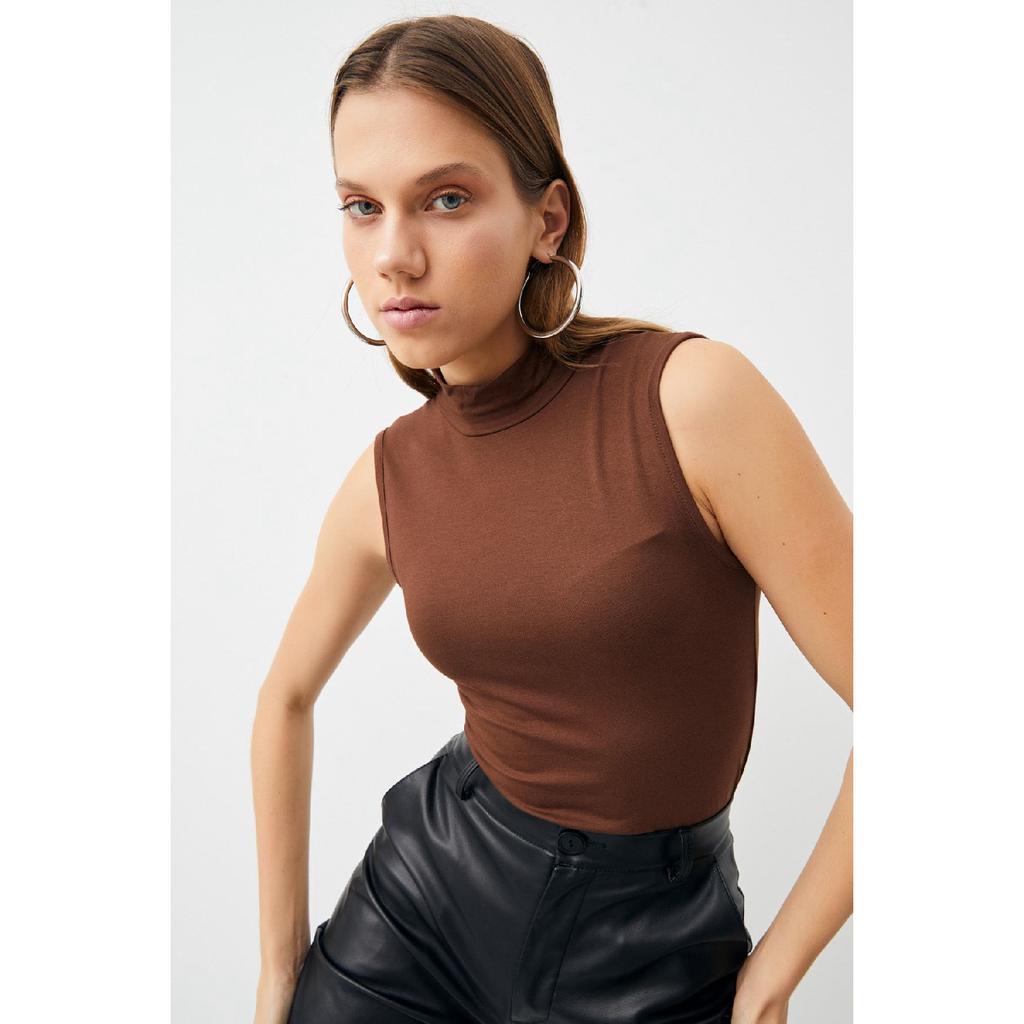 Dámské bílé tělo bez rukávů