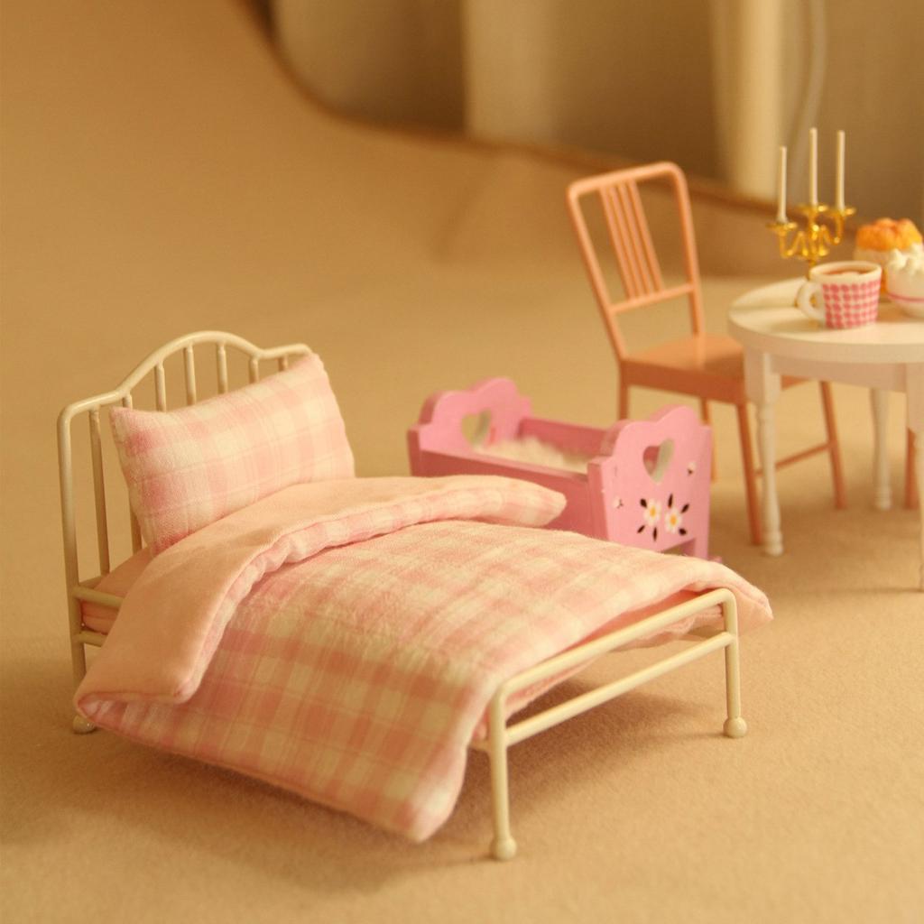 1/12 Doll House Furniture Miniature Bed with Bedding Simulation Detail Kids Imaginative Play Collectible Doll Accessory
