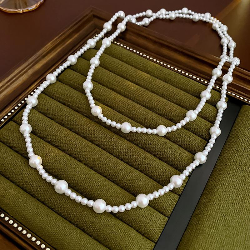 

Длинное французское ретро жемчужное ожерелье, ретро элегантный темперамент, цепочка для свитера, ниша, легкая роскошь, ощущение высокого класса, осенние и зимние аксессуары белый