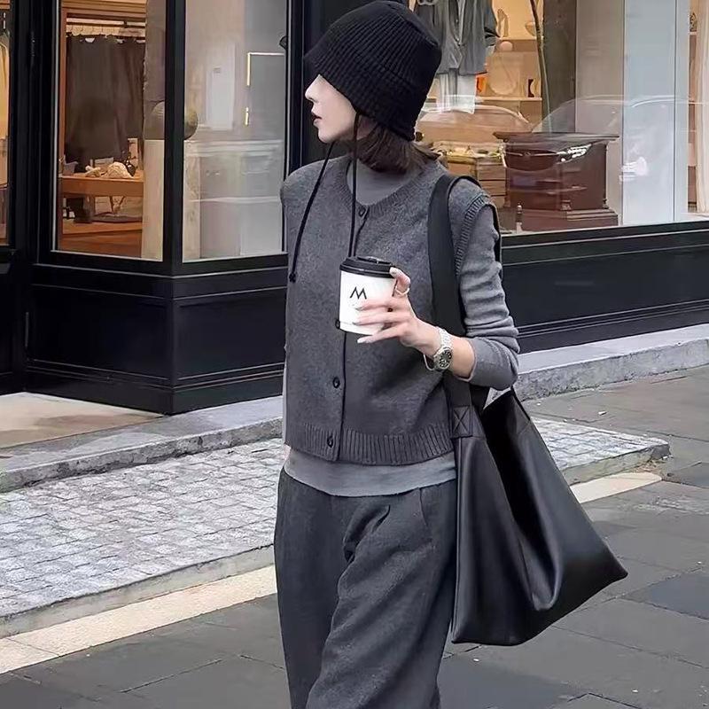 2025 Autumn/Winter Gray Sleeveless Wool Cardigan - Fashionable, Versatile Outerwear for High-End Autumn Style