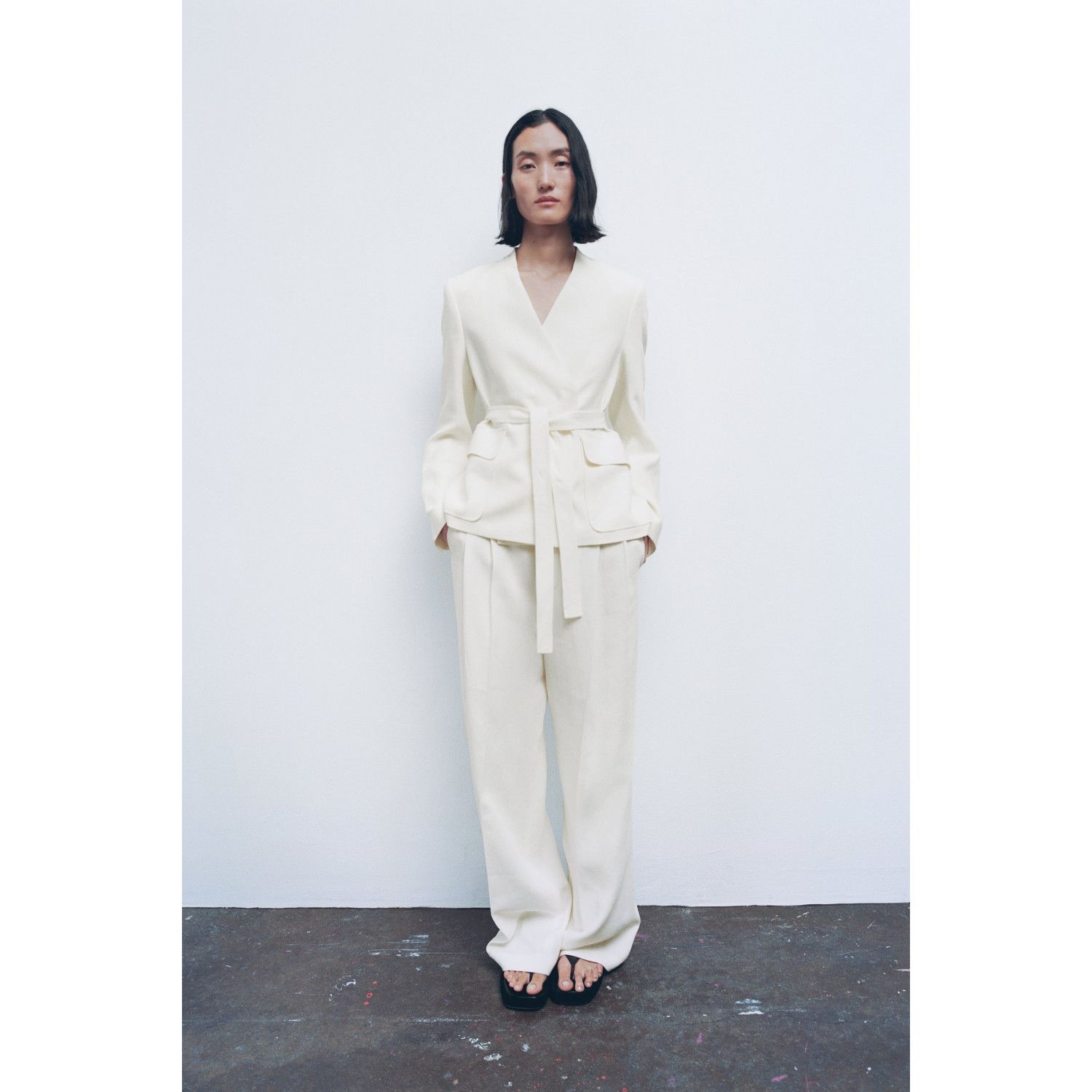 

LINEN BLEND BLAZER WITH BELT