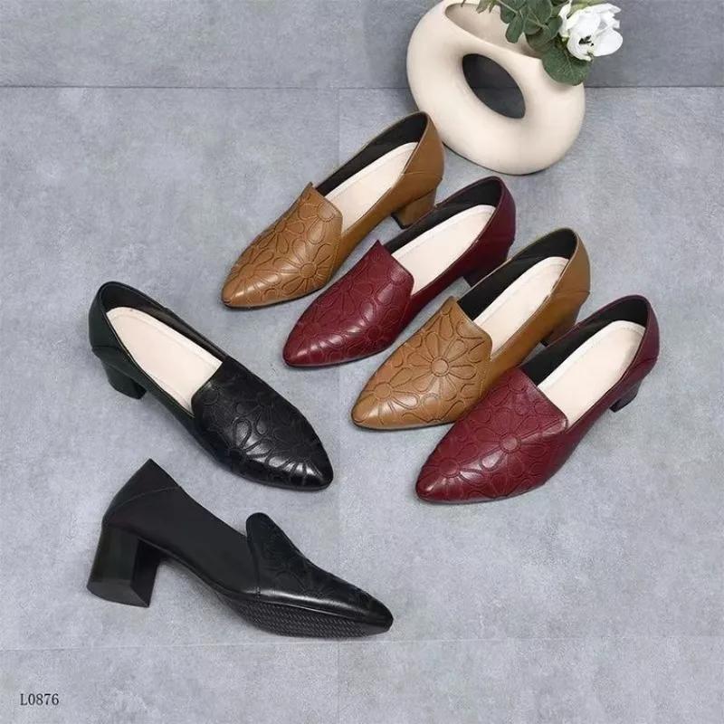 2025 New Spring Women's Pointed Point Medium Thick Heel Shallow Mouth Single Shoes Fashion Soft Leather Embroidered Work Shoes