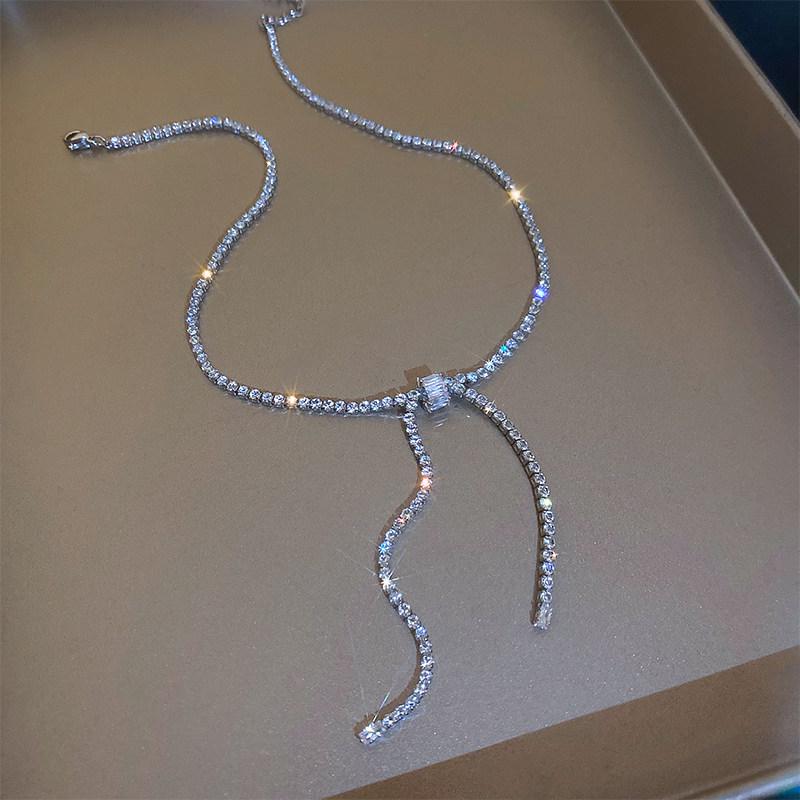 French Chic Rhinestone Bow Pendant Necklace: Ultra-Shiny, Elegant Clavicle Chain for Women