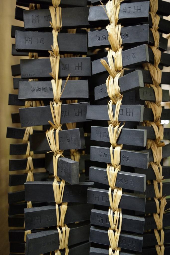 Bokuundo Solid Sumi Yamato Yasumi Seiun Paint Sumi 1.7-inch Type 08401