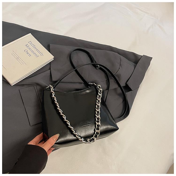 Chain Underarm Bag Women's Fashion Bucket Bag 2025 New Simple Niche Casual Shoulder Messenger Bag