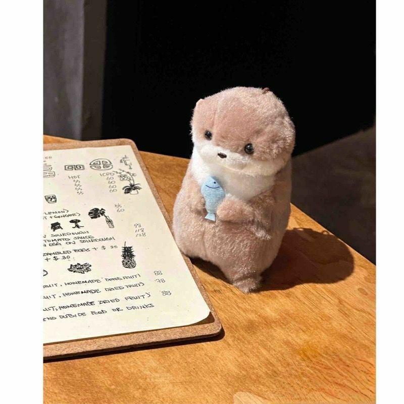 Neue 11cm Otterpuppe Niedlicher kleiner Otter Kleines Tier Plüschtier Niedliche Internet-Berühmtheit Wind Mini-Puppe Tischdekoration Weihnachtsgeschenk