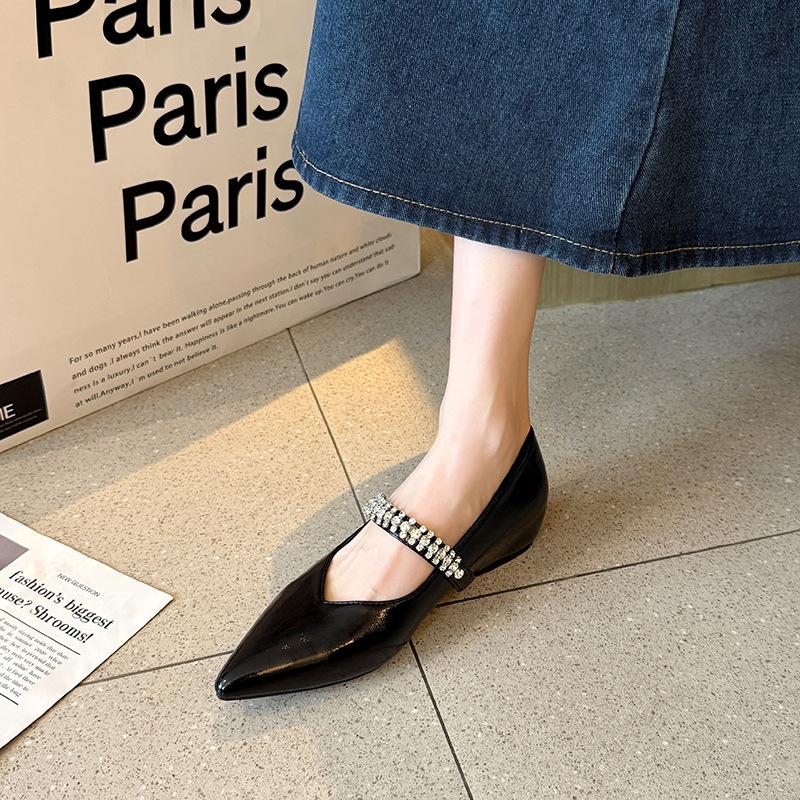 

7-Retro inner height increase. Niche rhinestone pointed flat-soled single shoes women s fattening and widening large-size women s shoes 35 чёрный