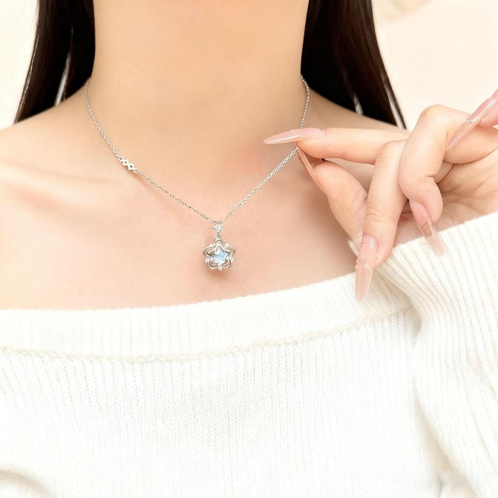 2025 Elegant Ocean Heart Necklace: Luxurious, Versatile Design, Perfect Gift for Girlfriend or Friend, Exquisite Collarbone Chain.