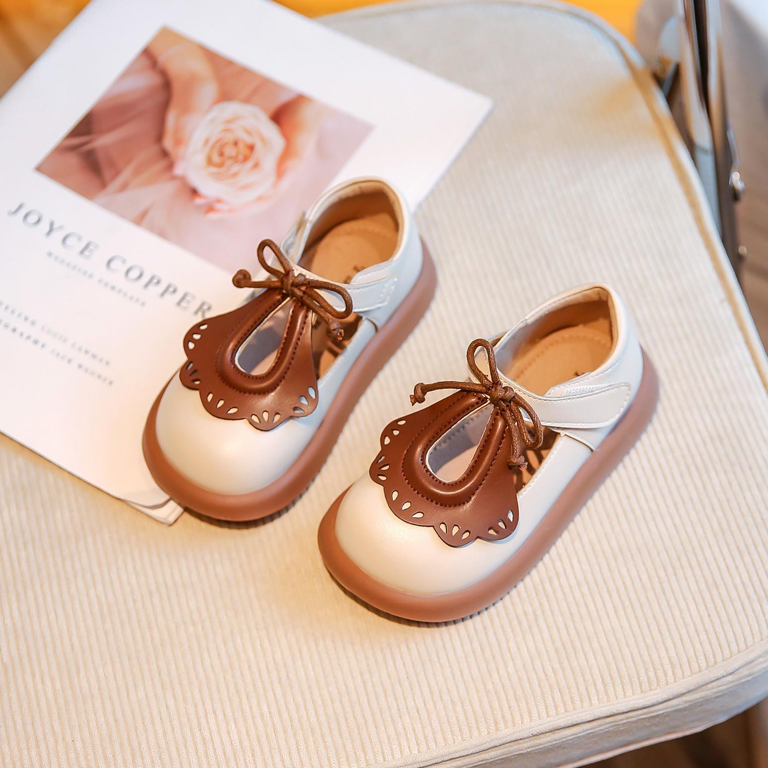 

Детская повседневная обувь с кружевным бантом, простая детская обувь с липучкой, нескользящая кожаная обувь для девочек 2024 года, новая коллекция весна-осень, ретро, французский стиль 23 бежевый