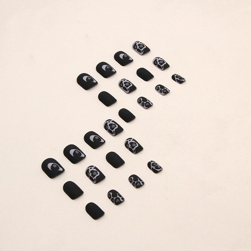 Scrub Texture Sweet Cool Spice Girl White Black Leopard Print Short Nail Wind Fake Nail Finished Product Can Be Manicure Film